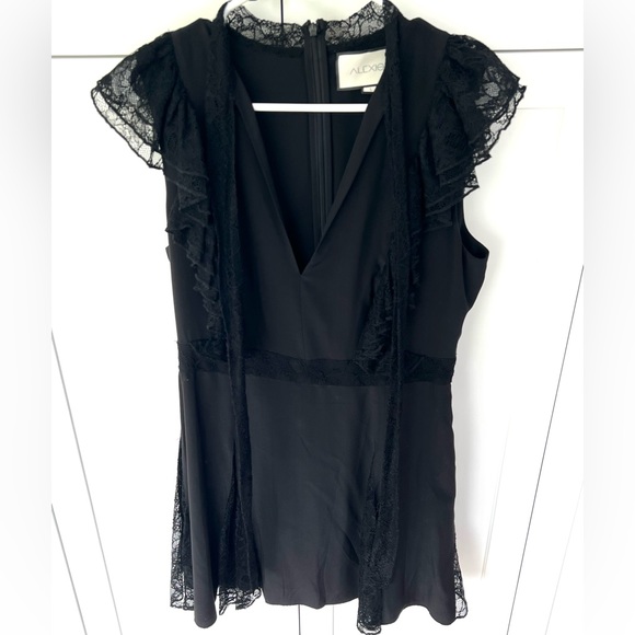 Alexis Short Lace Dress - Picture 5 of 5